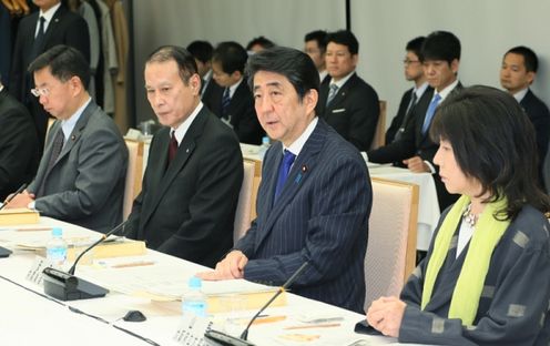 Photograph of the Prime Minister delivering an address (1)