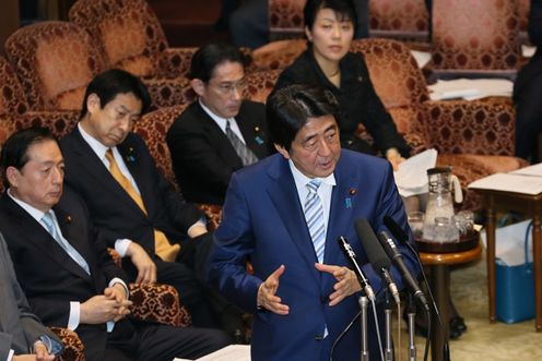 Photograph of the Prime Minister answering questions at the meeting of the Budget Committee of the House of Councillors (1)