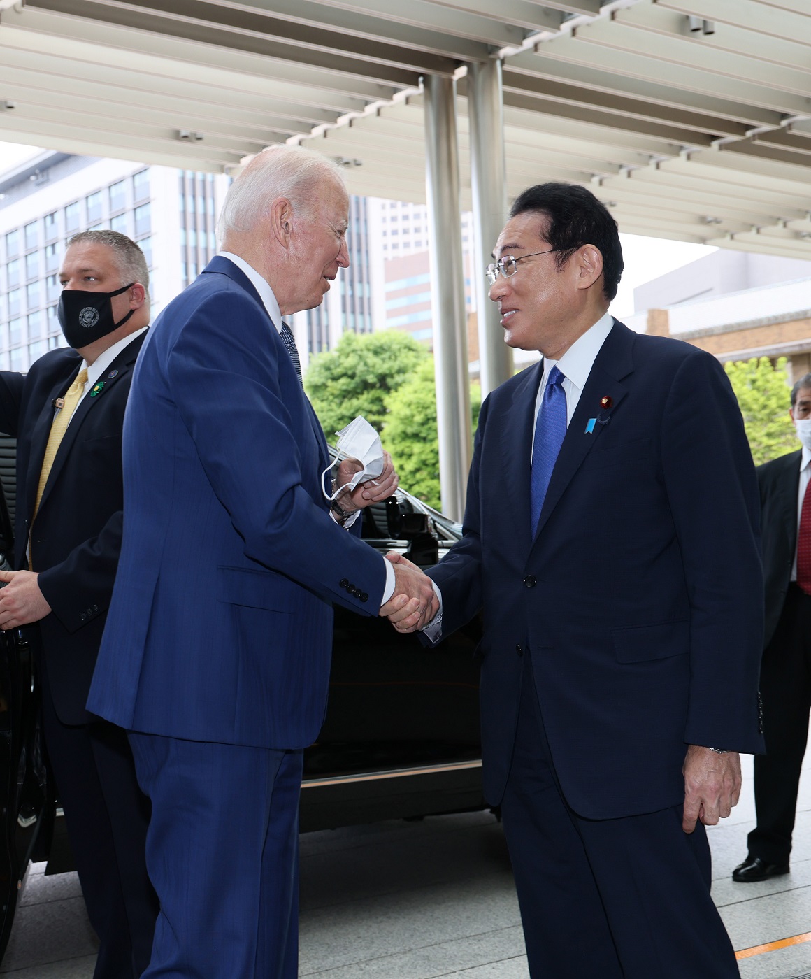 Photograph of the Prime Minister welcoming President Biden