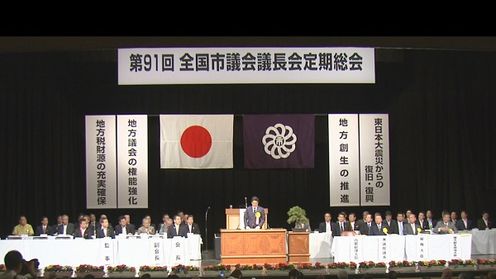 Photograph of the Prime Minister delivering an address (2)