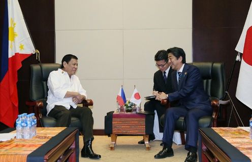 Photograph of the Japan-Philippines Summit Meeting