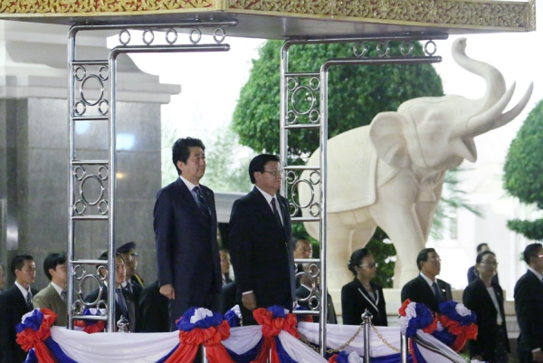 Photograph of the Japan-Laos welcome ceremony (1)