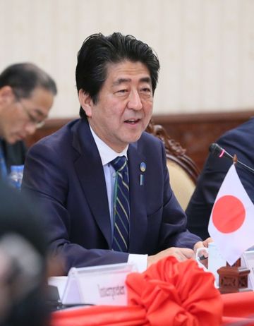 Photograph of the Japan-Laos Summit Meeting (2)