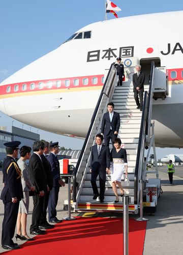 Photograph of the Prime Minister arriving in Brussels