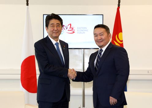 Photograph of the Japan-Mongolia Summit Meeting (1)