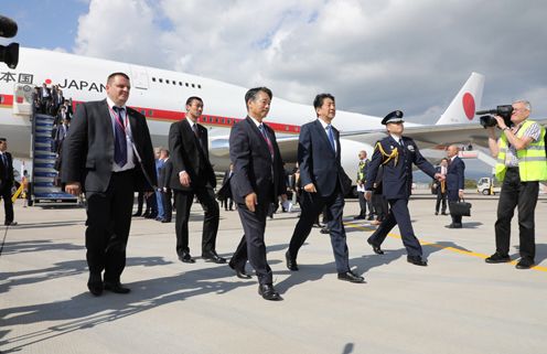 Photograph of the Prime Minister arriving in Vladivostok (2)