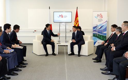 Photograph of the Japan-Mongolia Summit Meeting (2)