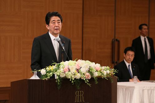 Photograph of the Prime Minister holding a press conference