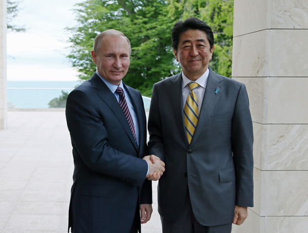 Photograph of the Prime Minister shaking hands with the President of Russia
