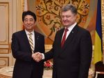 Photograph of the Prime Minister shaking hands with the President of Ukraine