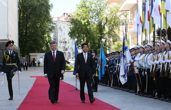 Photograph of the Prime Minister attending the military parade (1)