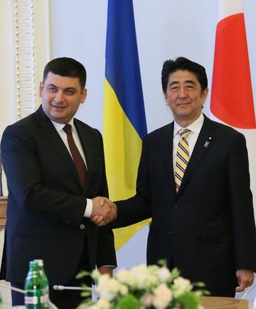 Photograph of the Prime Minister shaking hands with the Chairperson of the Verkhovna Rada