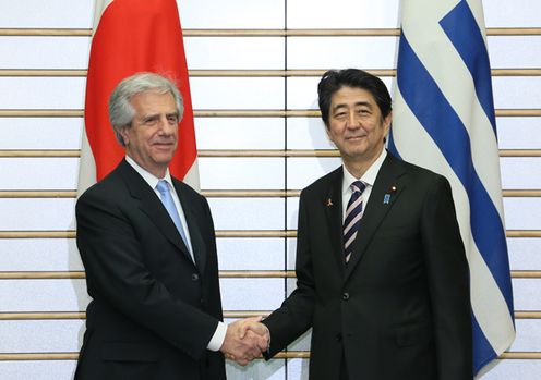 Photograph of the leaders shaking hands