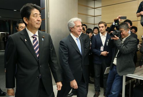 Photograph of the leaders about to attend the joint press announcement