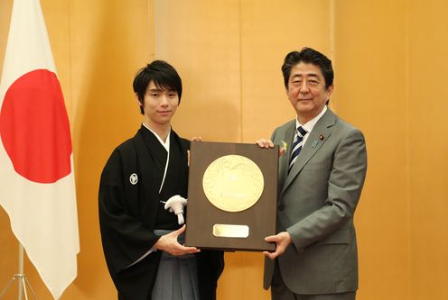 Photograph of the Prime Minister attending the award ceremony