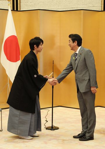 Photograph of the Prime Minister attending the award ceremony