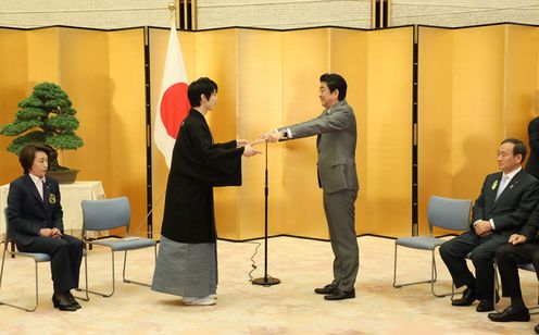 Photograph of the Prime Minister attending the award ceremony