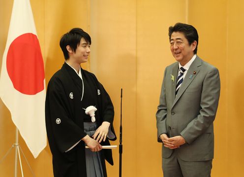 Photograph of the Prime Minister attending the award ceremony