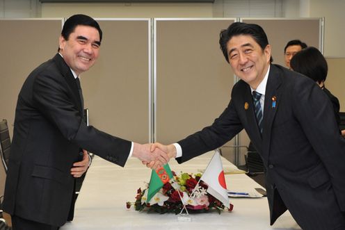 Photograph of the Japan-Turkmenistan Summit Meeting