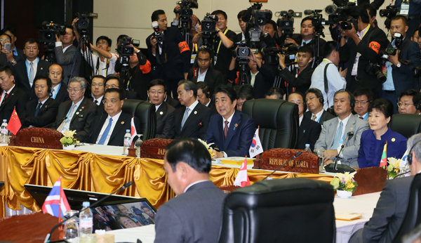 Photograph of the ASEAN Plus Three Summit Meeting (2)