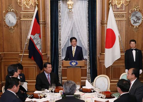 Photograph of the Prime Minister delivering an address at the banquet hosted by the Prime Minister
