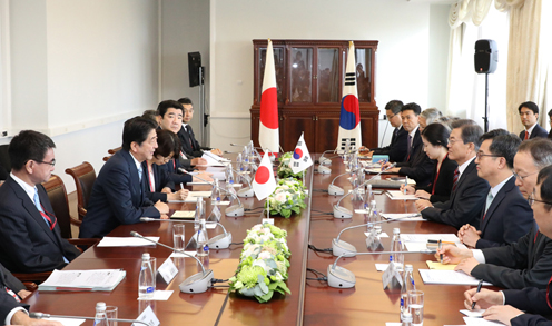 Photograph of the Japan-ROK Summit Meeting (2)