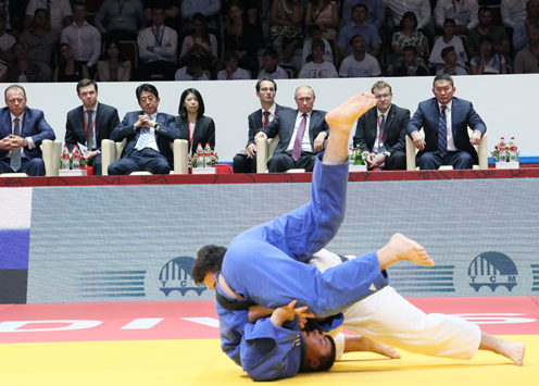 Photograph of the Prime Minister attending the International Vladivostok Jigoro Kano Junior Judo Tournament (1)