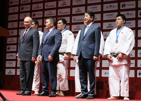 Photograph of the Prime Minister attending the International Vladivostok Jigoro Kano Junior Judo Tournament (3)