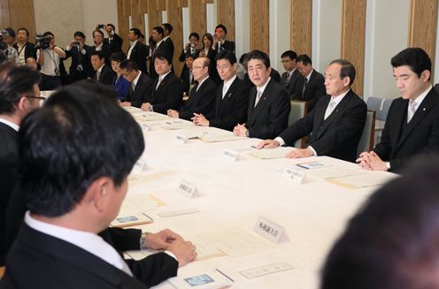 Photograph of the Prime Minister delivering an address (3)