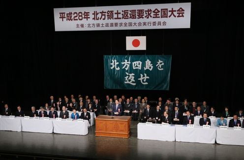 Photograph of the Prime Minister delivering an address (2)