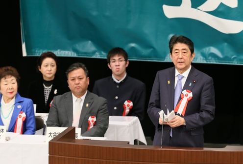 Photograph of the Prime Minister delivering an address (1)