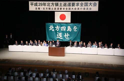 Photograph of the Prime Minister delivering an address (2)