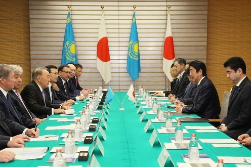 Photograph of the Japan-Kazakhstan Summit Meeting