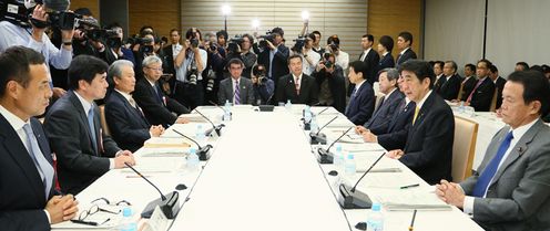 Photograph of the Prime Minister making a statement (2)