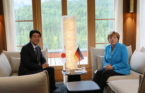 Photograph of the Japan-Germany Summit Meeting