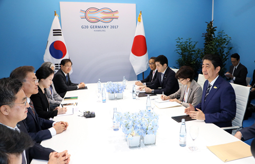 Photograph of the Japan-ROK Summit Meeting (2)