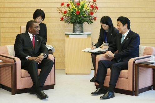 Photograph of the Prime Minister receiving the courtesy call (2)