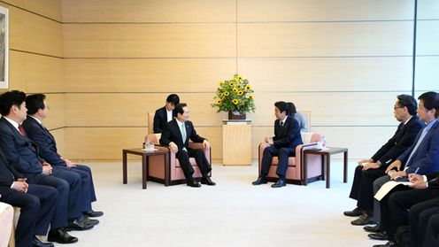 Photograph of the Prime Minister receiving the courtesy call (3)