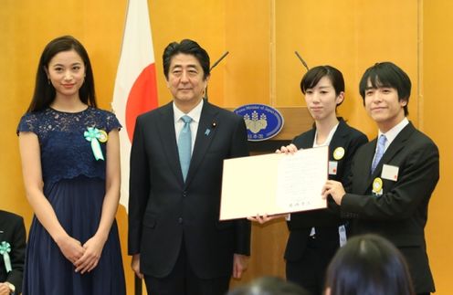 Photograph of the commemorative photograph session