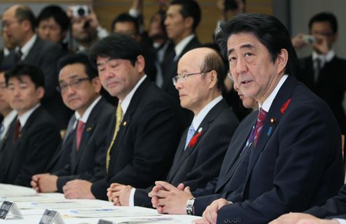 Photograph of the Prime Minister delivering an address at the first meeting of Parliamentary Vice-Ministers (1)