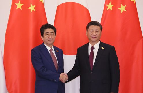 Photograph of the Japan-China Summit Meeting (1)