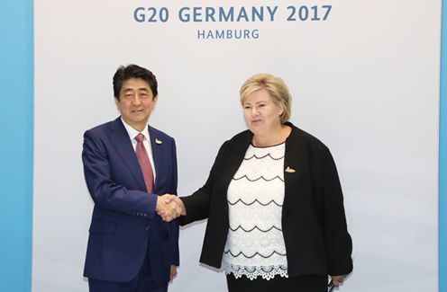 Photograph of the Japan-Norway Summit Meeting (1)