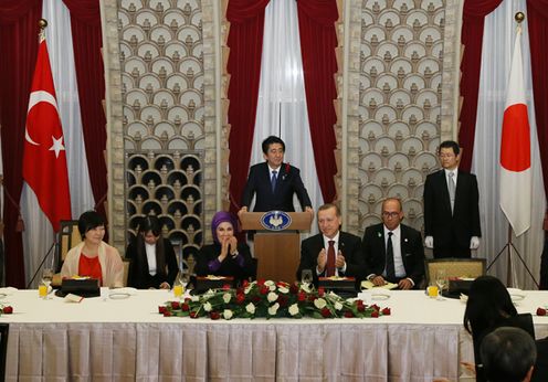 Photograph of the banquet hosted by Prime Minister Abe and Mrs. Abe