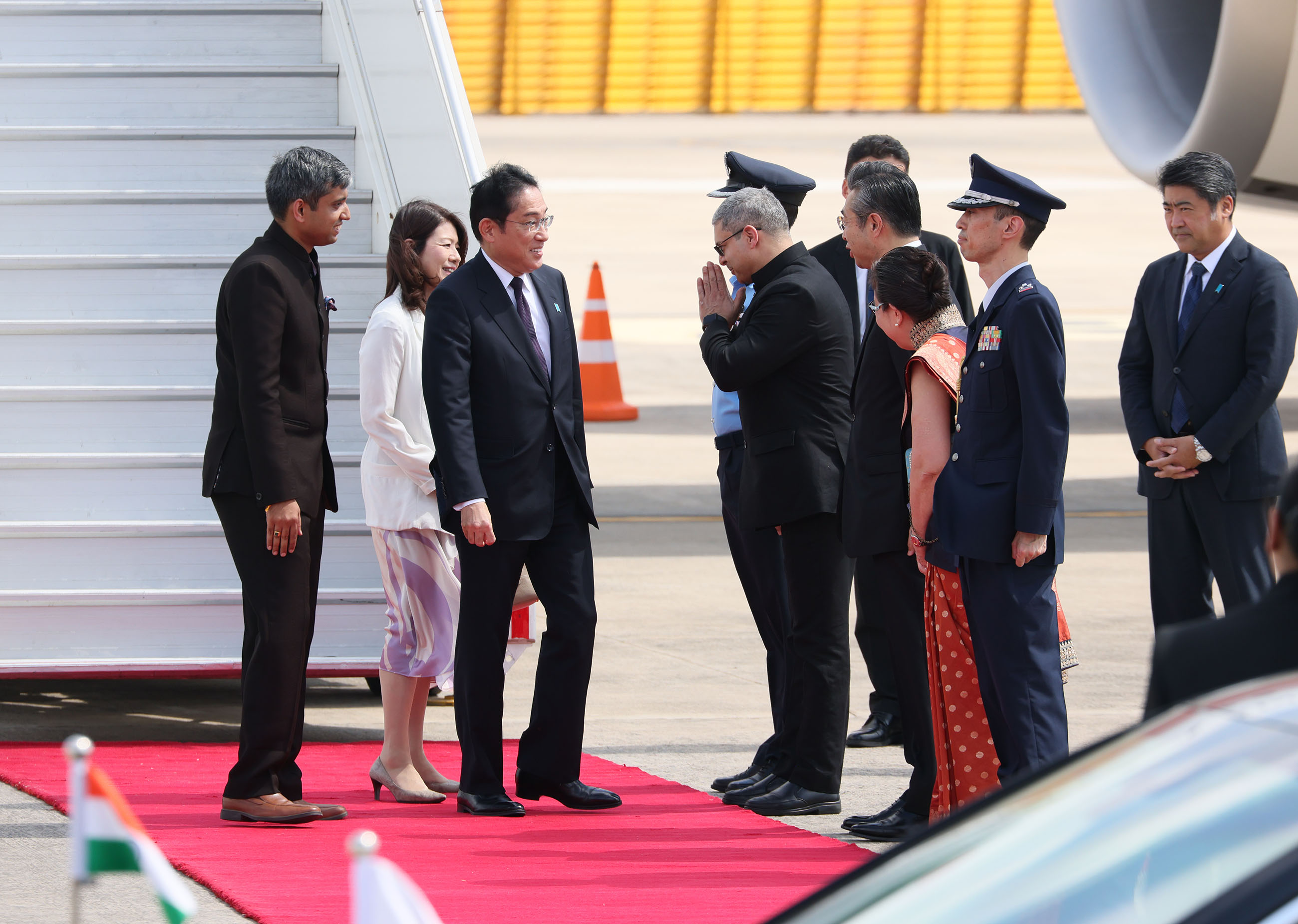 Prime Minister Kishida arriving in New Delhi (2)