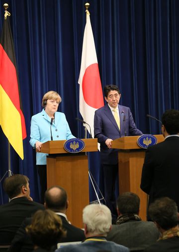 Photograph of the Japan-Germany joint press conference (1)