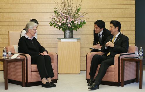 Photograph of the Prime Minister receiving the courtesy call (2)