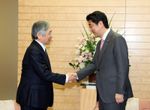 Photograph of the Prime Minister shaking hands with the Governor of the Bank of Japan