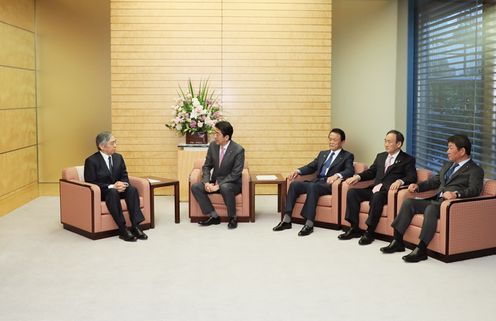 Photograph of the Prime Minister at the meeting