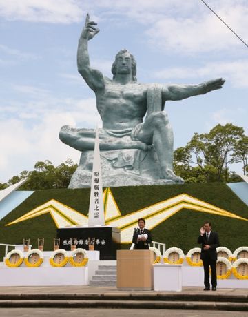 Photograph of the Prime Minister delivering an address (2)