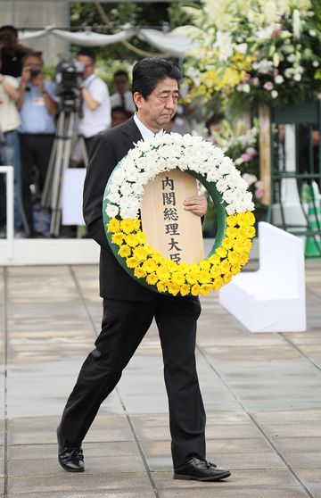 Photograph of the Prime Minister offering flowers